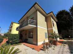 Foto Villa Bifamiliare in Vendita, pi di 6 Locali, 244 mq, Falconara
