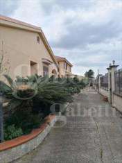 Foto Villa bifamiliare in Vendita, pi di 6 Locali, 270 mq (Carini)