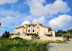 Foto Villa bifamiliare in Vendita, pi di 6 Locali, 280 mq (Barcellon