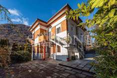 Foto Villa bifamiliare in Vendita, pi� di 6 Locali, 3 Camere, 180 mq