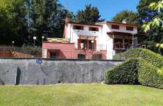 Foto Villa bifamiliare in Vendita, pi di 6 Locali, 3 Camere, 200 mq