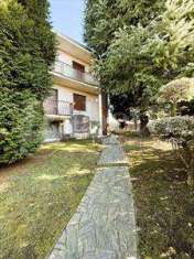 Foto Villa bifamiliare in Vendita, pi� di 6 Locali, 300 mq (Turate)