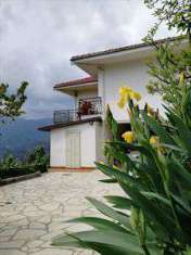 Foto Villa bifamiliare in Vendita, pi di 6 Locali, 4 Camere, 222 mq