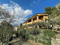 Foto Villa bifamiliare in Vendita, pi� di 6 Locali, 4 Camere, 300 mq