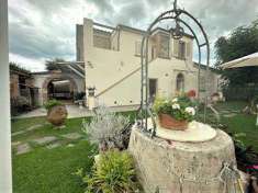 Foto Villa bifamiliare in Vendita, pi di 6 Locali, 4 Camere, 325 mq