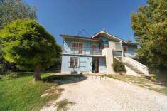 Foto Villa Bifamiliare in Vendita, pi di 6 Locali, 400 mq, Massa Lom
