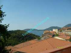 Foto Villa bifamiliare in Vendita, pi di 6 Locali, 5 Camere, 200 mq