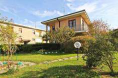 Foto Villa bifamiliare in Vendita, pi di 6 Locali, 6 Camere, 280 mq