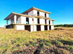 Foto Villa bifamiliare in Vendita, pi di 6 Locali, 6 Camere, 300 mq