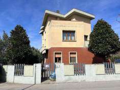 Foto Villa bifamiliare in Vendita, pi di 6 Locali, 6 Camere, 330 mq
