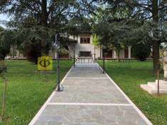 Foto Villa bifamiliare in Vendita, pi di 6 Locali, 6 Camere, 500 mq