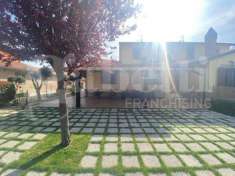 Foto Villa bifamiliare in vendita a Assisi