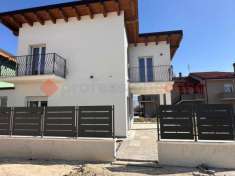 Foto Villa bifamiliare in vendita a Avezzano