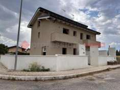 Foto Villa bifamiliare in vendita a Avezzano
