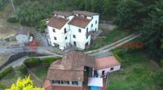 Foto Villa bifamiliare in vendita a Bagni Di Lucca
