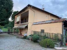 Foto Villa bifamiliare in vendita a Borgomanero - 8 locali 195mq