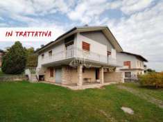 Foto Villa bifamiliare in vendita a Brentonico
