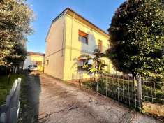 Foto Villa bifamiliare in vendita a Campi Bisenzio