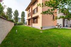 Foto Villa bifamiliare in vendita a Caronno Pertusella - 4 locali 235mq