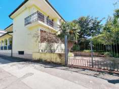 Foto Villa bifamiliare in vendita a Caserta - 5 locali 290mq