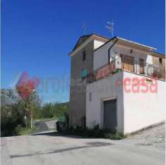 Foto Villa bifamiliare in vendita a Cervaro