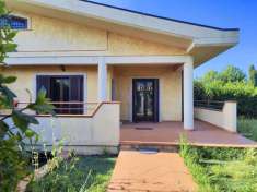 Foto Villa bifamiliare in vendita a Colonna