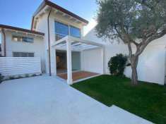 Foto Villa bifamiliare in vendita a Forte Dei Marmi