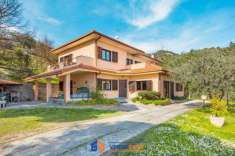 Foto Villa bifamiliare in vendita a Loano - 9 locali 250mq