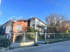 Foto Villa bifamiliare in vendita a Merone