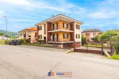 Foto Villa bifamiliare in vendita a Piasco - 10 locali 261mq