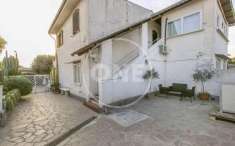 Foto Villa bifamiliare in vendita a Pomezia