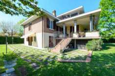 Foto Villa bifamiliare in vendita a Reggio Emilia - 14 locali 318mq
