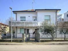 Foto Villa bifamiliare in vendita a Riccione - 9 locali 196mq