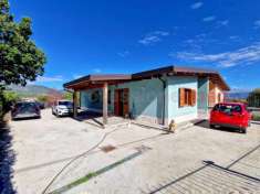 Foto Villa bifamiliare in vendita a Tornimparte