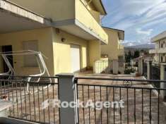 Foto Villa bifamiliare in vendita a Torre De' Passeri - 6 locali 191mq