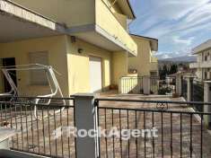 Foto Villa bifamiliare in vendita a Torre De' Passeri