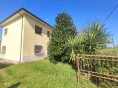Foto Villa bifamiliare in vendita a Viareggio