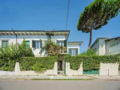 Foto Villa bifamiliare in vendita a Viareggio