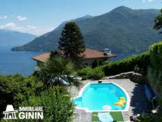 Foto villa con piscina , vista lago