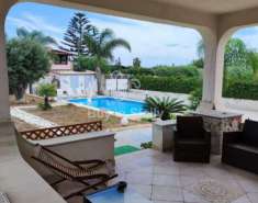 Foto VILLA CON PISCINA A SOLI 300 METRI DAL MARE di Marina di Marza (RG)