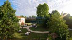 Foto VILLA CON PISCINA E CASA COLONICA
