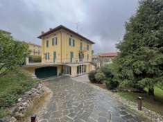 Foto Villa d'epoca con dependance e giardino privato centro Bulciago(LC)