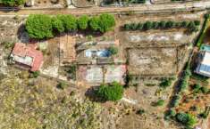 Foto VILLA DA RISTRUTTURARE CON PISCINA, CAMPI DA CALCIO E TENNIS