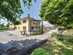 Foto VILLA di 11 vani e di 300 mq (ALTOPASCIO) rif. 3442