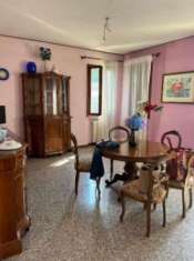 Foto Villa di 140 m con 5 locali e box auto in vendita a Padova