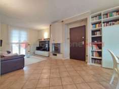 Foto Villa di 150 m con 5 locali e box auto in vendita a Paruzzaro