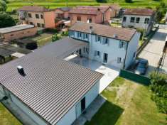 Foto Villa di 150 m con pi di 5 locali e box auto in vendita a Rovigo