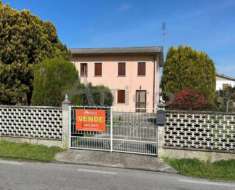 Foto Villa di 150 m con pi di 5 locali e box auto in vendita a Rovigo