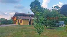 Foto Villa di 160 m con 4 locali e box auto in vendita a Borgomanero