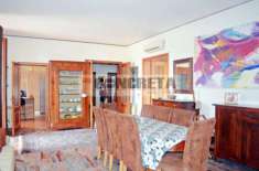 Foto Villa di 160 m con pi di 5 locali e box auto in vendita a Curtatone